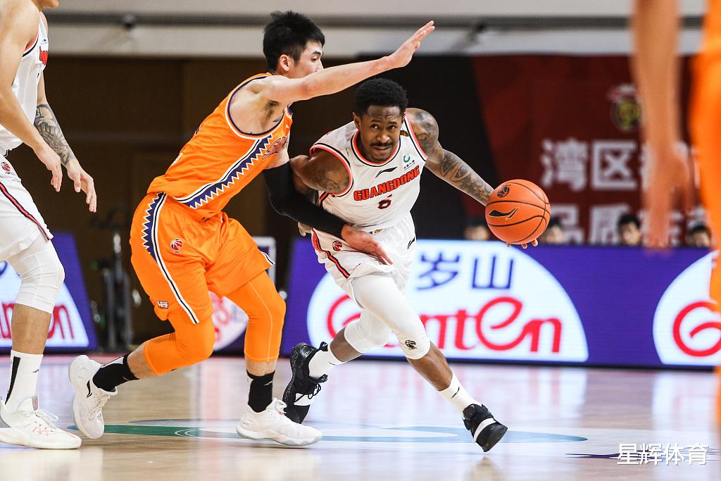 里程碑夜广东宏远再遭质疑，足总杯清晨刷纪录，悬念犹存，心理建设被强调 