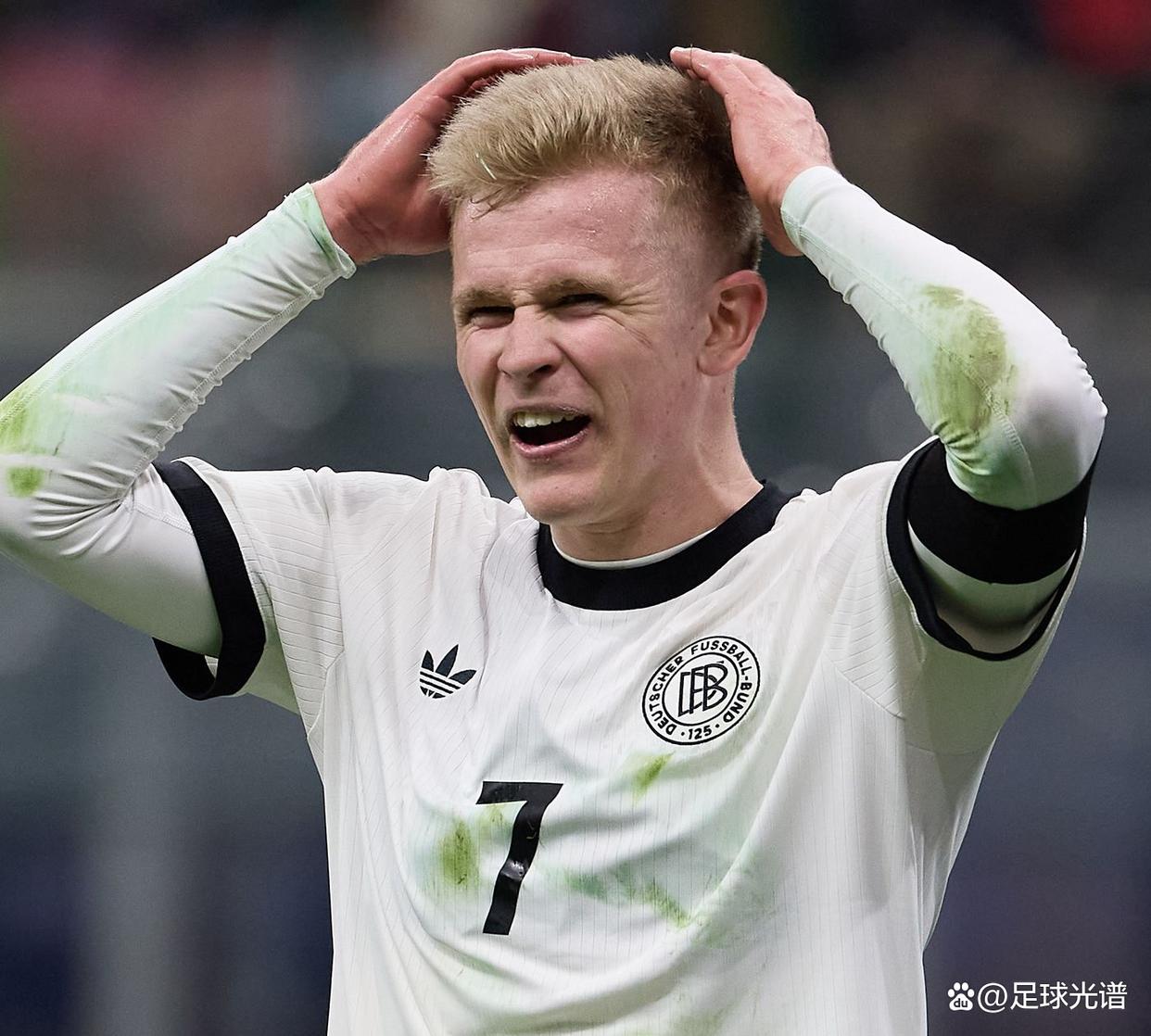 包含集结日德甲焦点战，北京国安队长鼓劲，赛场秩序良好，球探报告显示潜力的词条