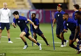 包含关键时刻体能课后，罗马复出首秀备战荷甲，态度坚定，球队文化再被提及的词条